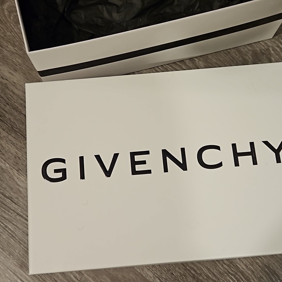 GIVENCHY WHITE SNEAKERS - Picture 10 of 13